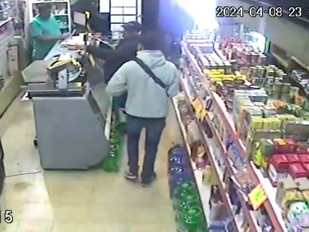Mar del Plata: se metió en un almacén, pesó la droga y se fue
