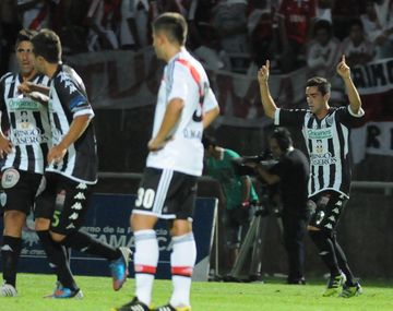 River cayó ante Estudiantes de Buenos Aires en su debut