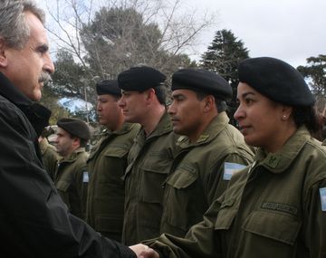 Pasan a retiro a siete militares por la fuga de dos represores