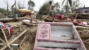 tornado deja mas de 20 muertos y 300 heridos en bangladesh tornado deja mas de 20 muertos y 300 heridos en bangladesh