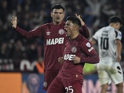 Lanús lo empató sobre la hora y eliminó por penales a Central Córdoba