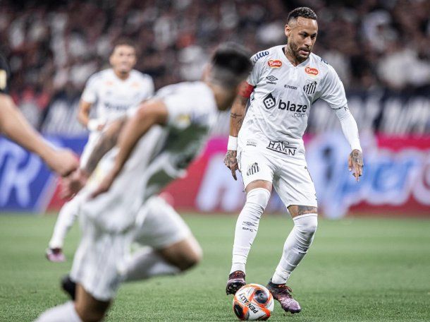 Video: el lujo de Neymar contra Rodrigo Garro y su crítica a la pelota del Campeonato Paulista