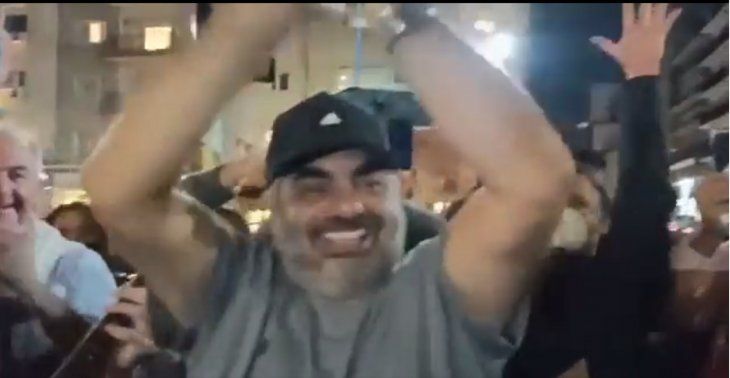 Mar del Plata: en pleno apagón, Roberto Moldavsky hizo un show callejero