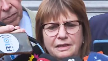 Patricia Bullrich aseguró que se abrió un sumario contra el policía que agredió a un camarógrafo Patricia Bullrich aseguró que se abrió un sumario contra el policía que agredió a un camarógrafo