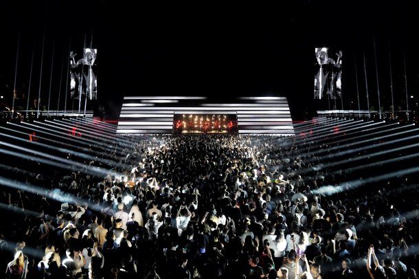 Una escenografía profunda de Sergio Lacroix para Babasónicos. Crédito: Martín Bonetto Una escenografía profunda de Sergio Lacroix para Babasónicos. Crédito: Martín Bonetto