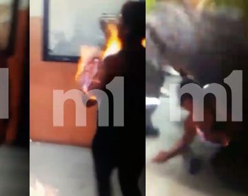 El momento en que la mujer se prendío fuego