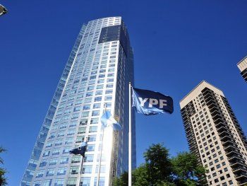 Las acciones de YPF saltan 7% tras el destrabarse el conflicto del barril criollo