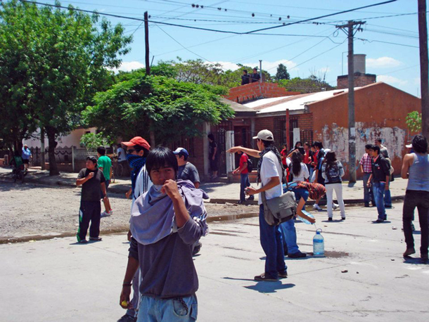 Jujuy: vecinos y policías se enfrentaron por la ampliación de una planta