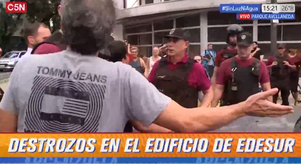 Tensión por los cortes de luz: pelea entre manifestantes contra Edesur y automovilistas