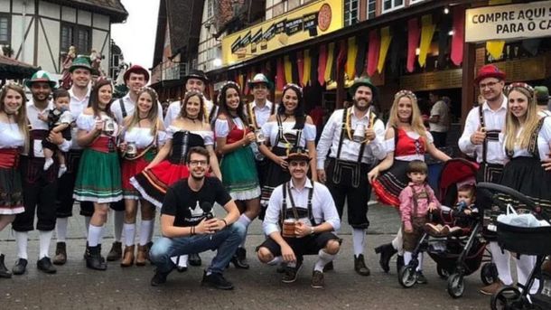 Esta maravillosa ciudad fue fundada en 1850 por inmigrantes alemanes. Esta maravillosa ciudad fue fundada en 1850 por inmigrantes alemanes.