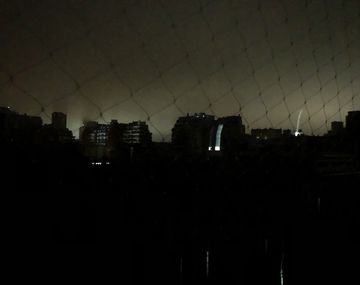 Un masivo apagón dejó a oscuras a todo el país y parte de la región