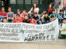 la maestra que le escribio una carta a messi viajo a san juan con sus alumnos para ver a la seleccion la maestra que le escribio una carta a messi viajo a san juan con sus alumnos para ver a la seleccion