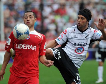 Argentinos golpeó al final y amargó a All Boys en el clásico