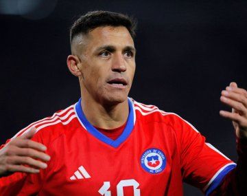 Por qué Alexis Sánchez estará ausente en Chile para jugar hoy