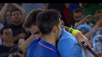 los grandes tambien lloran: del potro, de alegria, y djokovic, de tristeza, tras el duelo los grandes tambien lloran: del potro, de alegria, y djokovic, de tristeza, tras el duelo