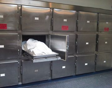 Un hombre revivió en la morgue