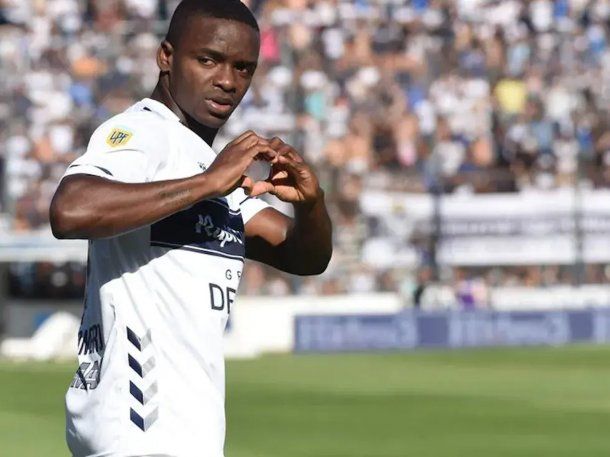 Una agrupación feminista de Racing se opone a la contratación Johan Carbonero