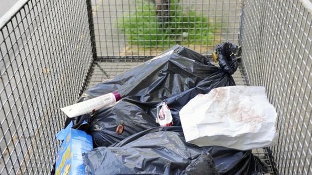 Desalmados: encuentran a un bebé recién nacido en la basura en La Plata