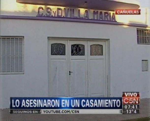 Quieren colarse a una fiesta, los frenan y matan a invitado