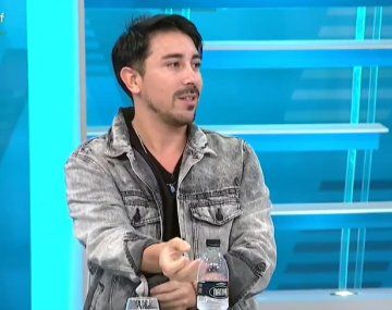 De gira: futbolista llegó a una entrevista después de un after