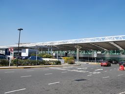 Desde hoy se puede dejar el auto estacionado en Ezeiza durante un mes