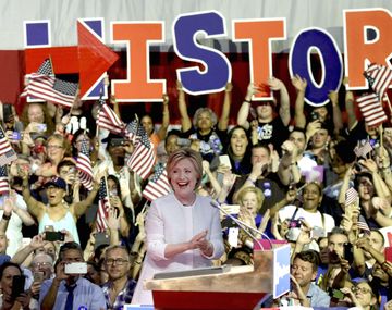 Primarias: Hillary Clinton se proclamó como ganadora y cargó duro contra Trump