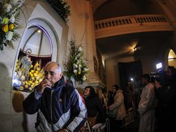 en el ano donde ya hubo mas de 150 mil despidos, una multitud hace vigilia por san cayetano en el ano donde ya hubo mas de 150 mil despidos, una multitud hace vigilia por san cayetano