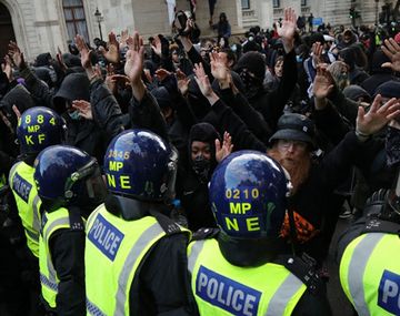 Extremistas de derecha protestan en Londres contra las marchas antirracistas por Floyd