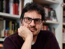 Felipe Pigna: Messi hace magia como Gardel