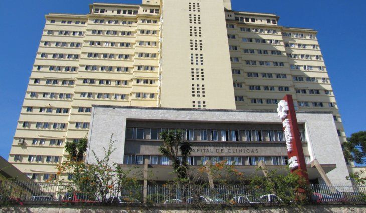 El Hospital de Clínicas se encuentra en Avenida Córdoba 2351, Ciudad de Buenos Aires