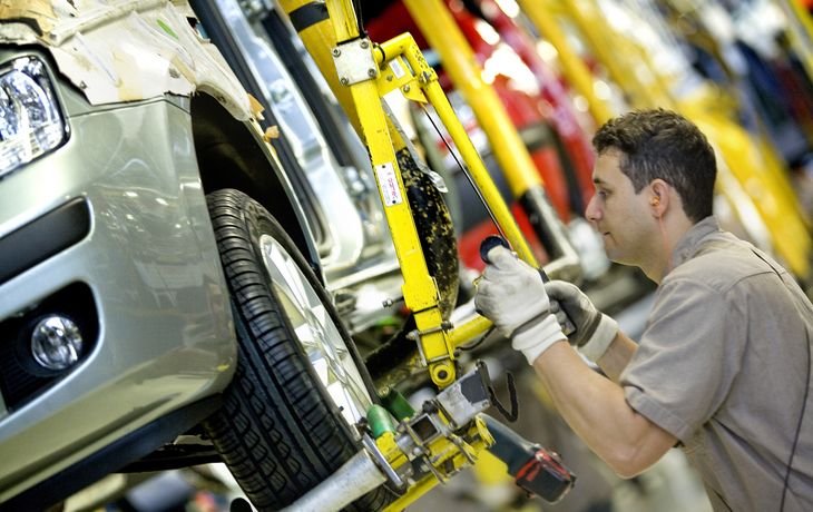 En caída libre: la producción de autos se contrajo casi un 20% en junio pasado