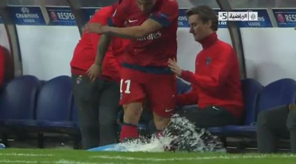 Insólito: Ezequiel Lavezzi entró, fue reemplazado a los 7 minutos y explotó