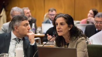 Arbeleche expuso ante la Comisión de Presupuesto y Hacienda del Senado. Arbeleche expuso ante la Comisión de Presupuesto y Hacienda del Senado.