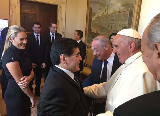 Maradona junto al papa Francisco