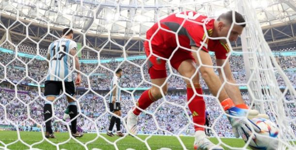 Dibu Martínez: Nos dieron dos cachetazos, con México jugamos la primer final