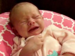 la fuerza la acompana: una bebe se calma solo con el trailer de star wars la fuerza la acompana: una bebe se calma solo con el trailer de star wars