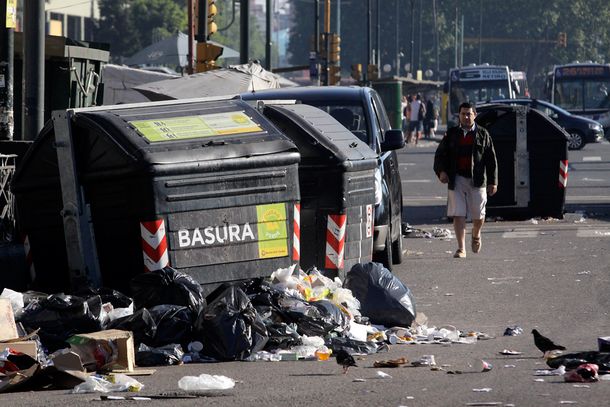 Por el paro de camioneros, piden no sacar la basura en la Ciudad