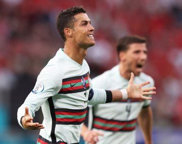 Cristiano Ronaldo debutó en la Eurocopa con un grito de penal y un golazo en el triunfo ante Hungría
