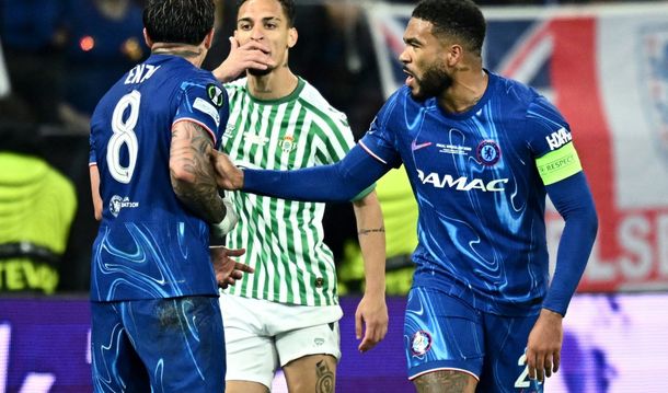 El cruce caliente entre Enzo Fernández y Antony sobre el cierre de la final de la Conference League