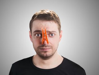 El truco viral que elimina el olor de los tachos de basura sencillamente