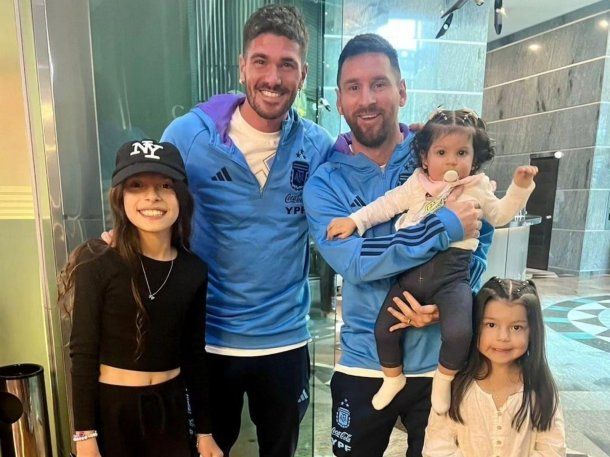 El gran gesto de Lionel Messi y Rodrigo de Paul con las hijas de Carlos Lampe