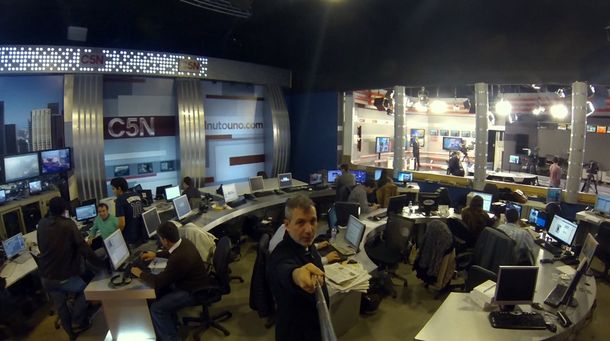 Un día de trabajo con Pablo Duggan: una divertida forma de mostrar el periodismo por dentro