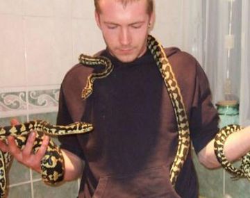 Brandon, de 31 años, tenía varias serpientes como mascotas