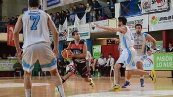 botellazos, escupitajos e insulto: asi termino un partido de basquet del tna botellazos, escupitajos e insulto: asi termino un partido de basquet del tna