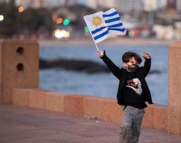 Uruguay elimina el pase sanitario para eventos al aire libre y reduce días de aislamiento