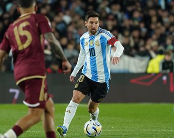 Golazo de Messi: la Selección Argentina abrió el marcador ante Venezuela