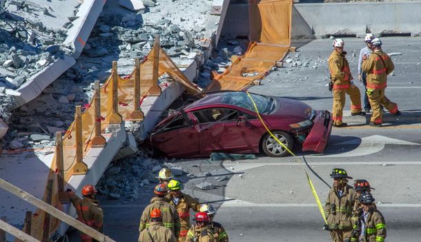El brutal derrumbe del puente en Miami