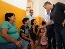 macri viajo a concordia para recorrer las zonas afectadas macri viajo a concordia para recorrer las zonas afectadas