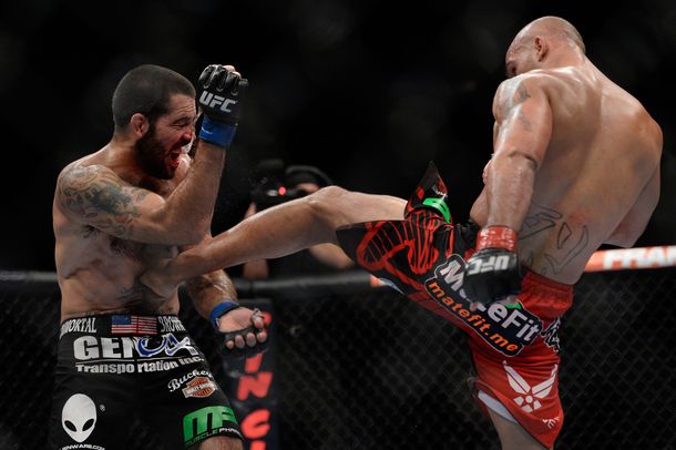 Lawler superó a Brown por decisión unánime en una batalla épica