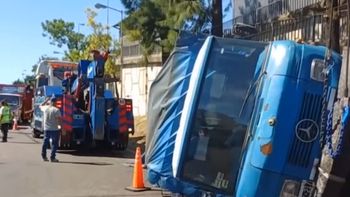 choque y vuelco en colectora de panamericana provoca un caos de transito choque y vuelco en colectora de panamericana provoca un caos de transito